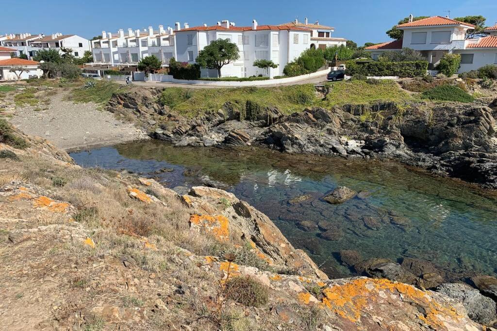 Beachfront Duplex With Terrace And Sea Views - Cadaqués Exteriér fotografie